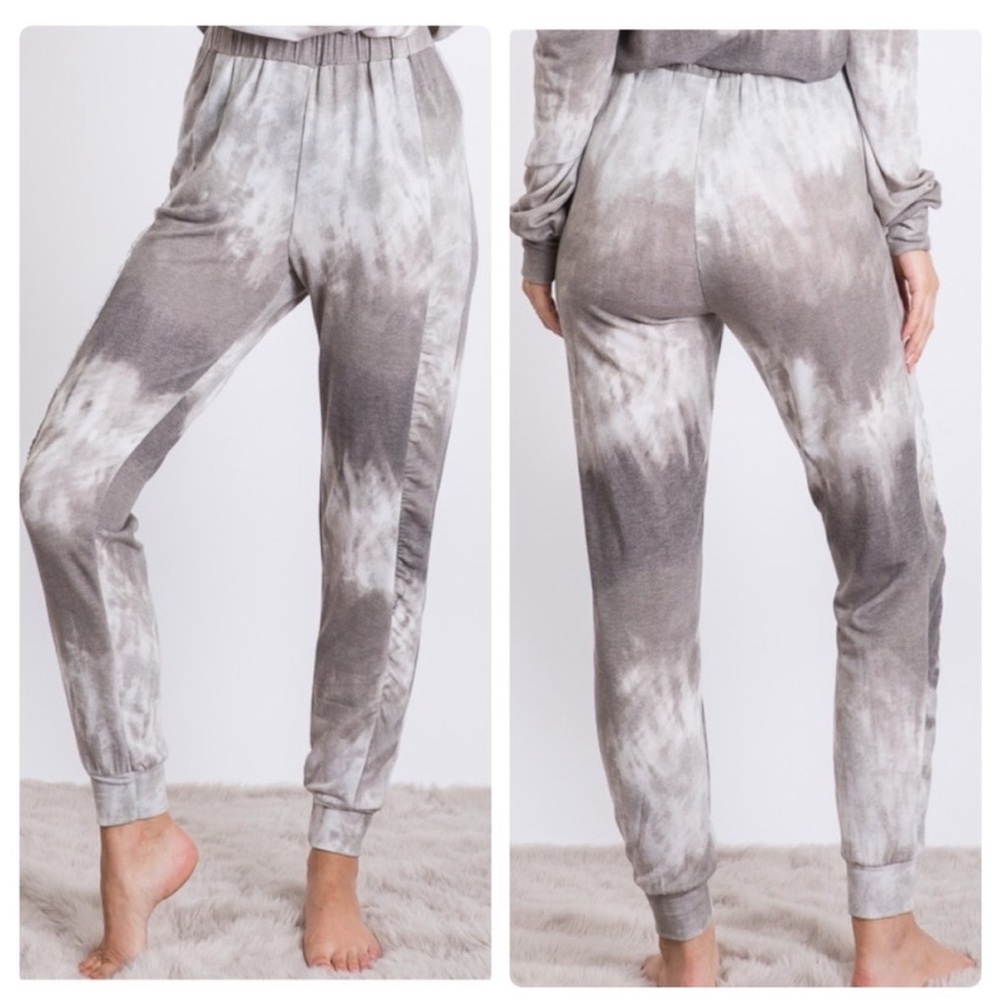 Slim Tie-Dye Joggers with a Shirred sides for a bit of Flair! 
BRAND NEW✔️